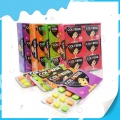 Mélange de chewing-gums aux saveurs de fruits colorés en boîte 