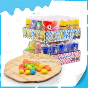 sucette en forme de téton avec un bonbon à mâcher