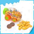 500 g de jolies mini-pièces en chocolat dans un pot en plastique pour voiture 