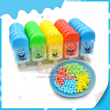 bouteille en forme de crème glacée avec des bonbons pressés