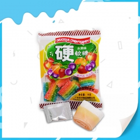 rouleau de gélatine avec des bonbons pétillants