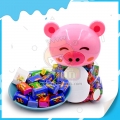 Bocal en forme de cochon avec un bon goût de chewing-gum dans un emballage amusant pour enfant 