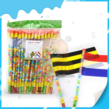 jouet en forme de drapeau et de sifflet
