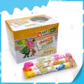 Souvenirs d'enfance, délicieux bâtonnets de guimauve sucrés dans une boîte 