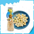 Petites boules de biscuits au lait en forme de petit pain cuit à la vapeur dans un bocal 