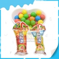 petit bonbon dur aux fruits acidulés, coloré et délicieux, en forme de boule 