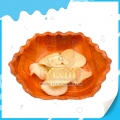 Grande tasse en plastique contenant des chips croustillantes au goût de crevettes 