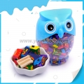 Bubble-gum dans un pot en forme de hibou 