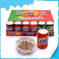 Bonbons sucrés en forme de comprimé dans un pot en forme de cola 
