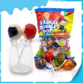 Sucette bicolore aux fruits avec du chewing-gum au lait à l'intérieur 