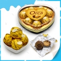 8 boules de chocolat rondes dans une boîte en forme de cœur 