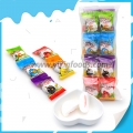 Barbe à papa chaude avec confiture de fruits fourrée au centre 
