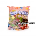 Bonbons durs colorés dans un sac en forme d'anneau 