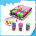 Bonbons gélifiés dans un pot de dessin animé 