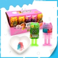 Boîte halal contenant des bonbons, des confitures et des jouets fruités 