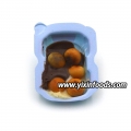 Confiserie au chocolat en forme de voiture avec boules de biscuits 