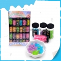 Bonbons en cristal durs et sucrés dans une bouteille à souhaits 
