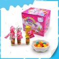 Jouet en forme de dessin animé avec des bonbons mous aux fruits colorés en gelée et bâtonnets à vendre 