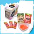Boissons à la fraise et à l'ananas, bonbons gélifiés sucrés 