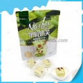 Bouffée de lait au goût matcha fourrée au centre de canneberge 