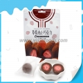 Boule enrobée de chocolat à la fraise sèche au goût chocolat-cacao 